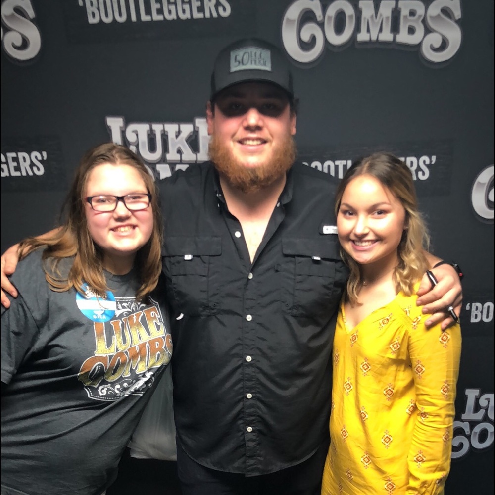 Meet your Posher, Averi